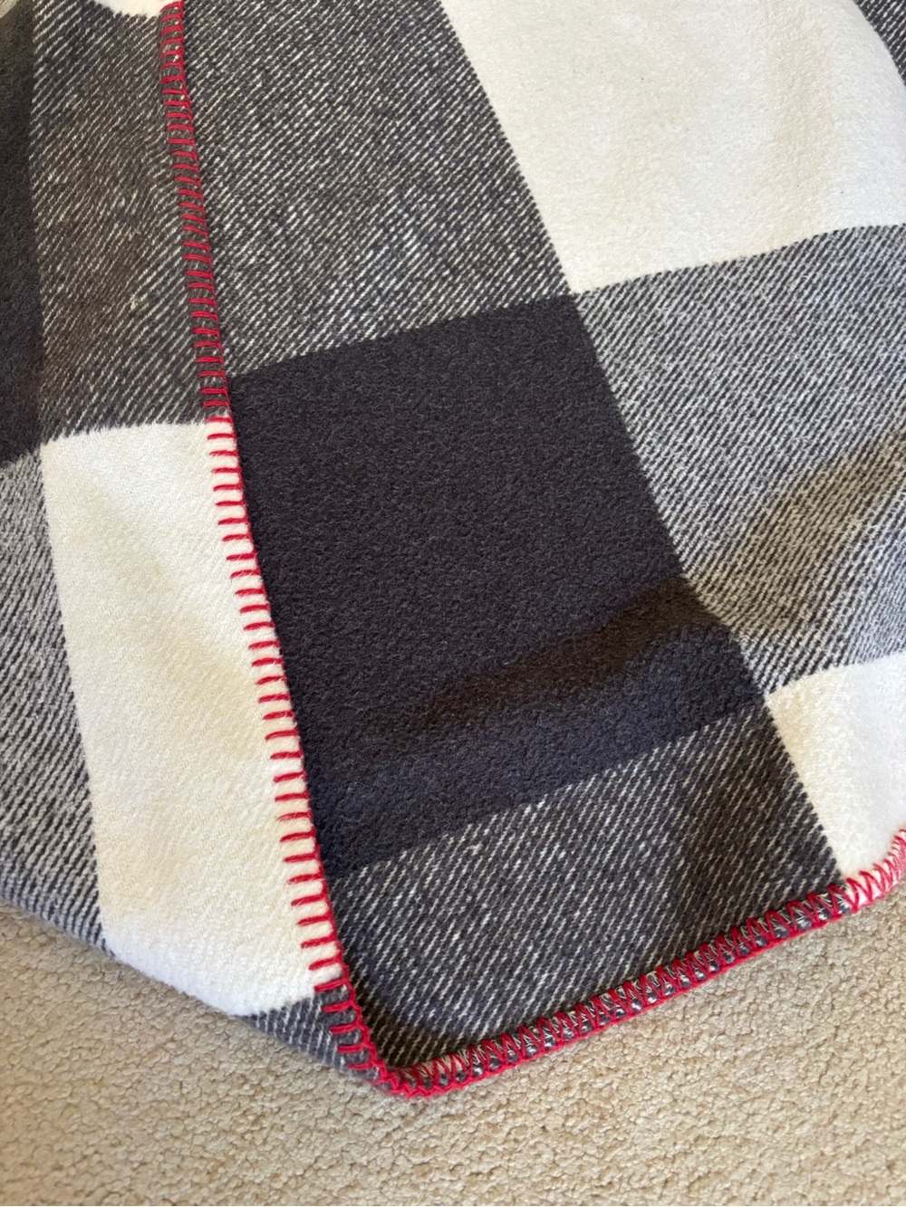 King Size Buffalo Check Plaid Blanket 108x90 Black White Red Whipstitch Cabin⁠